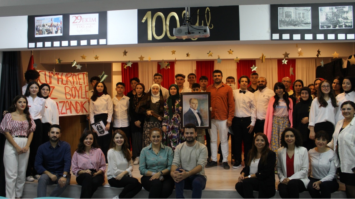Türkiye Cumhuriyeti'nin 100. Yılı Okulumuzda Coşkuyla Kutlandı